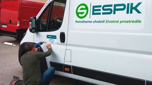 Lepenie bielej dodavky