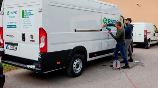 Olepovanie bielej dodavky