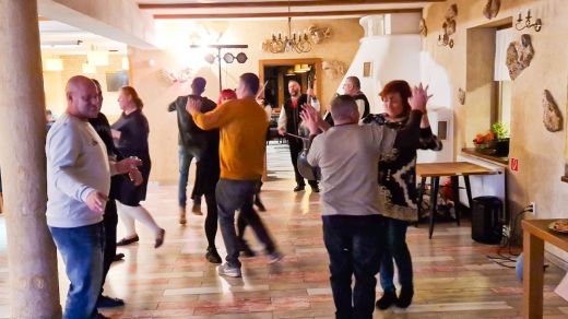 Vsetci tancuju